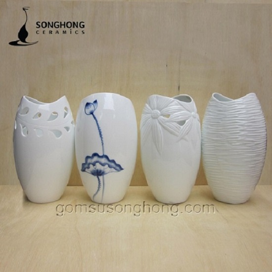 白い磁器の花瓶