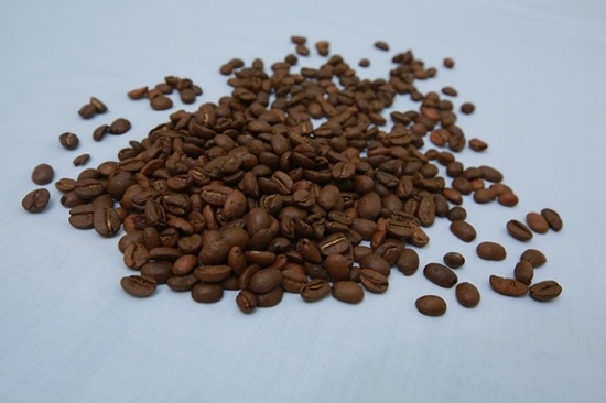焙煎されたアラビカコーヒー豆