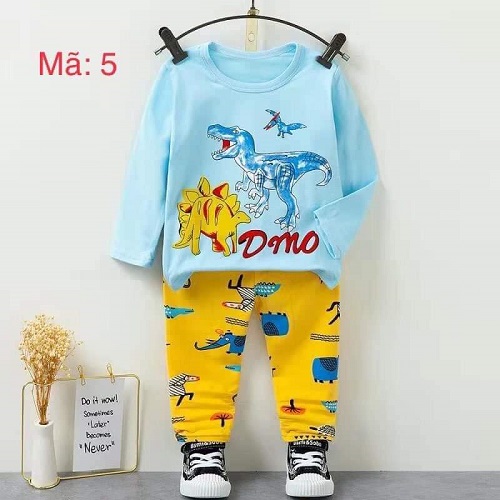 秋冬の男の子の服