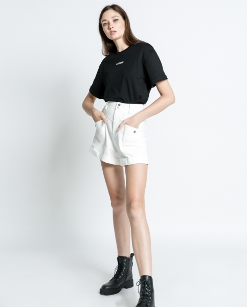 おしゃれな女性のトップス